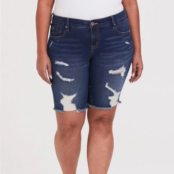 NWT TORRID SHORTS BERMUDA BOYFRIEND VINTAGE STRETCH DISTRESSED 10" INSEAM FRAYED - Picture 1 of 11